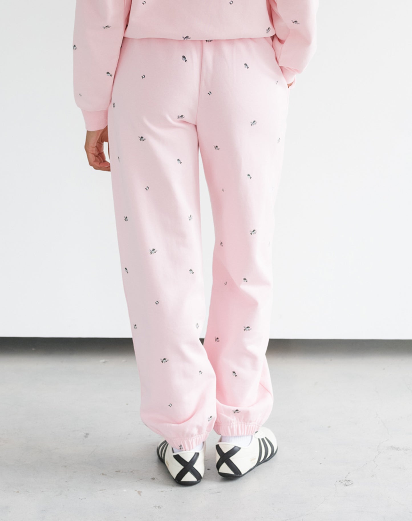 Brunette The Label All Over Flower Oversized Jogger