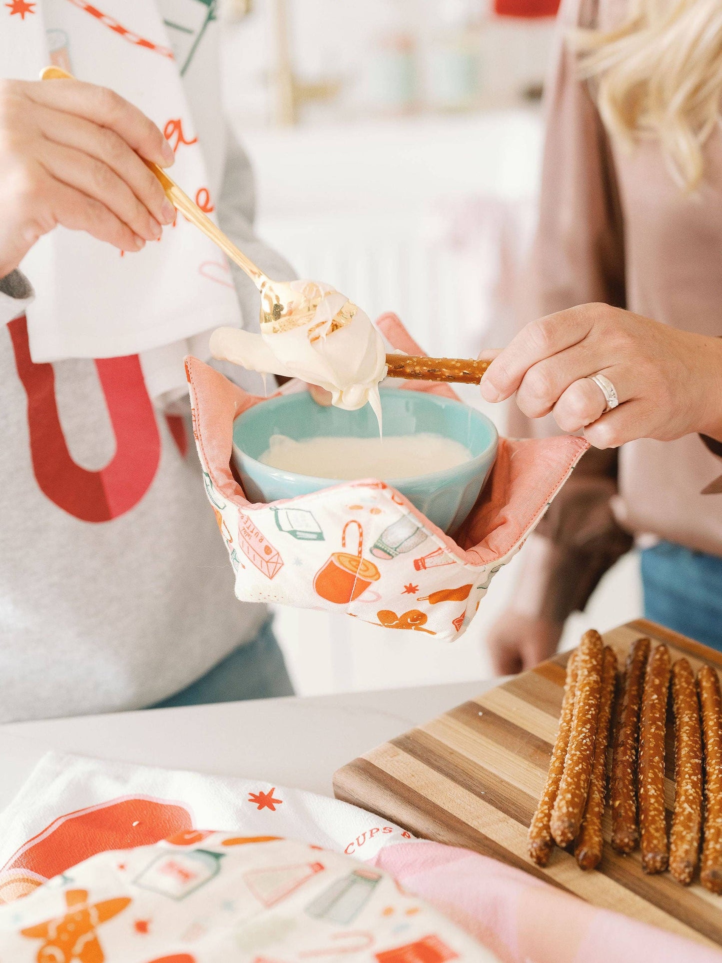 The Baking - Bowl Bestie | Christmas Microwave Bowl Holder