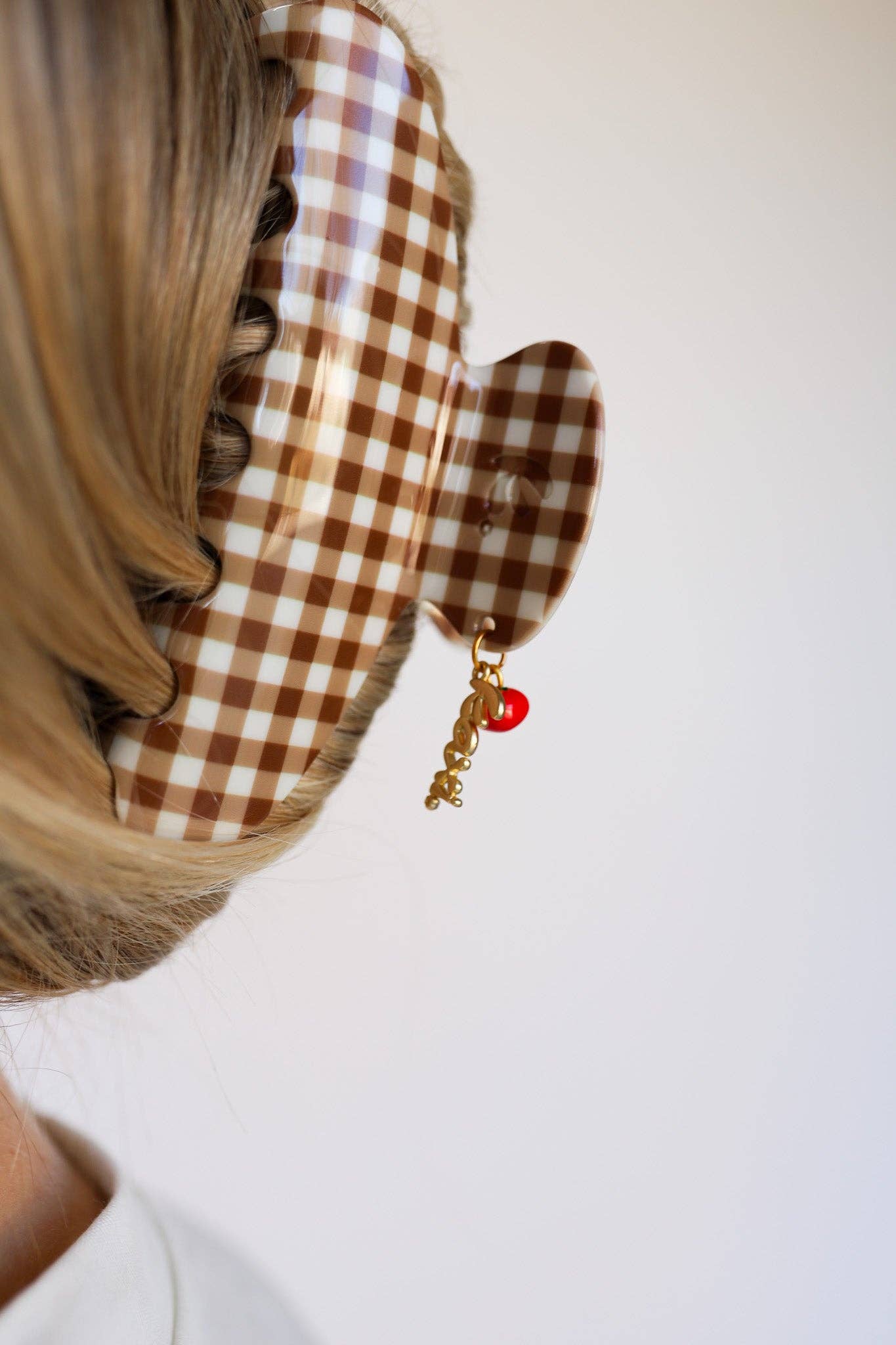 BROWN GINGHAM TOMATO CHARM CLAW: OVERSIZED