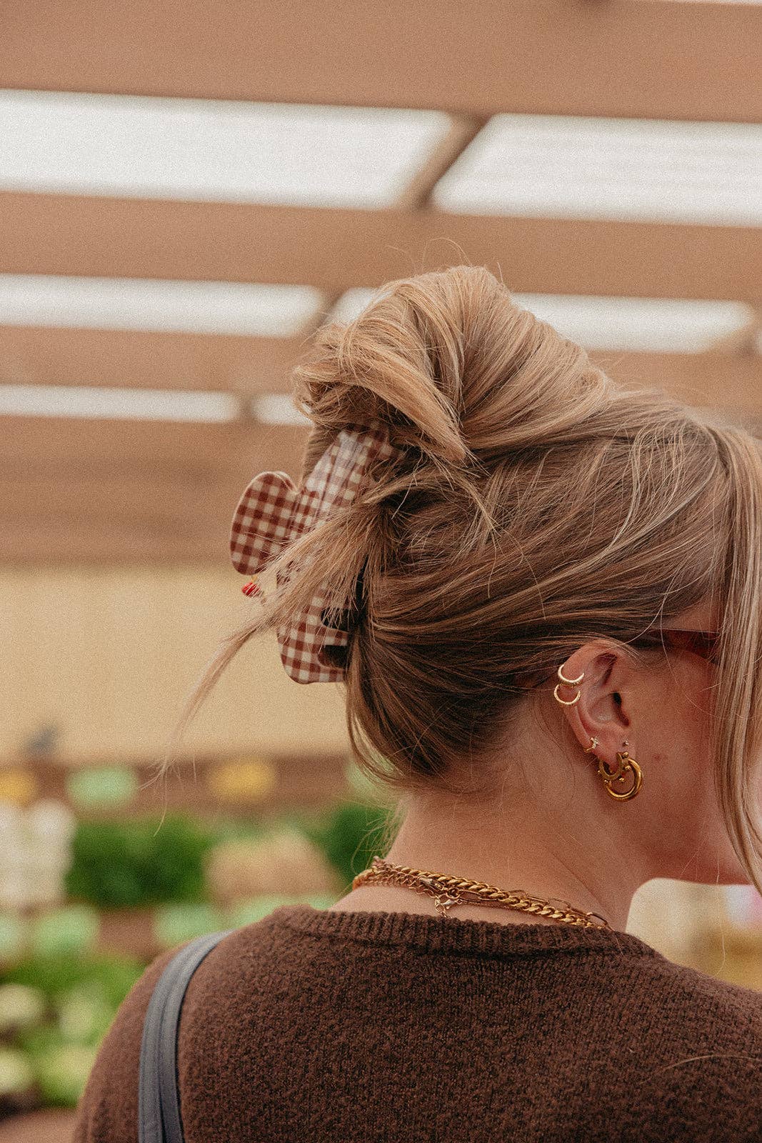 BROWN GINGHAM TOMATO CHARM CLAW: OVERSIZED