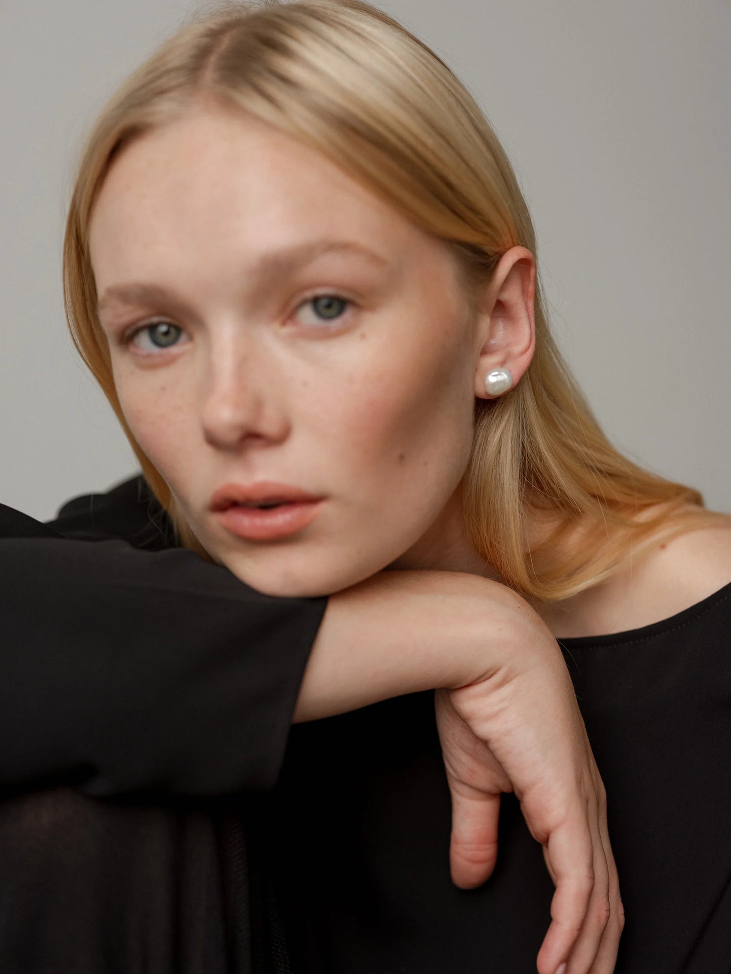 Lisbeth Carla Pearl Stud Earrings
