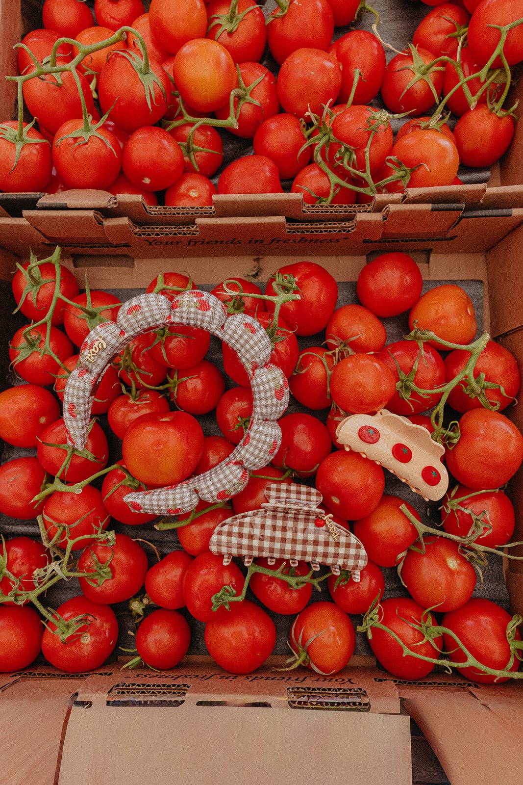 BROWN GINGHAM TOMATO CHARM CLAW: OVERSIZED