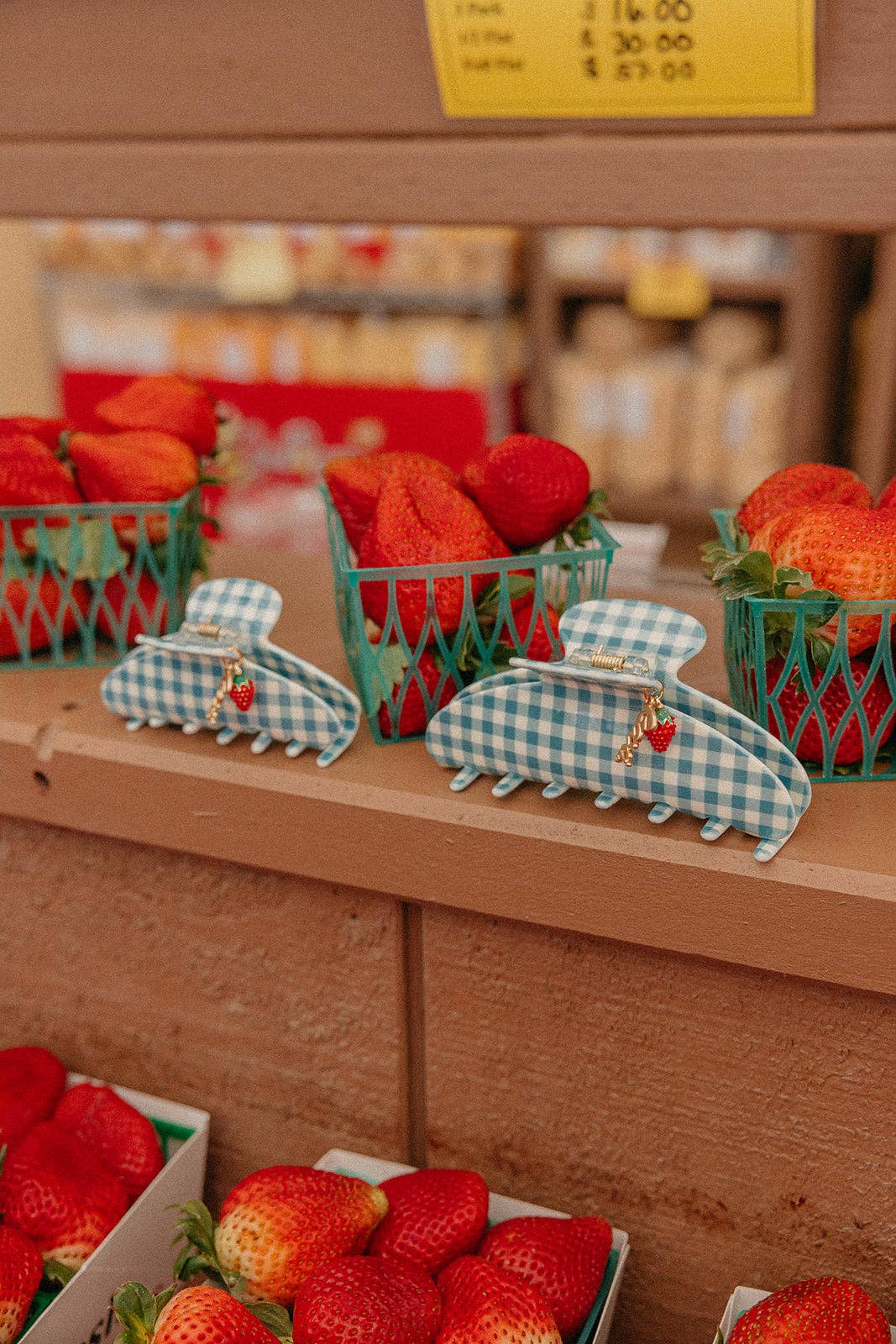 BLUE GINGHAM STRAWBERRY CHARM CLAW: OVERSIZED